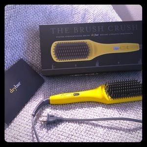 Drybar ‘The Brush Crush’ Heated Straightener